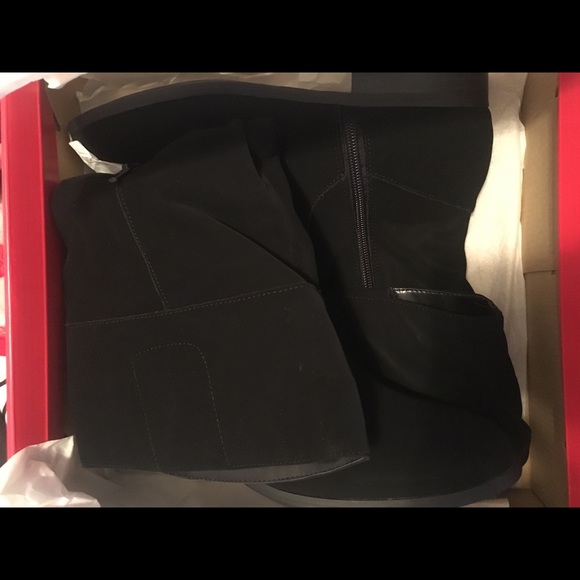 Women’s Black Boots - Picture 5 of 7